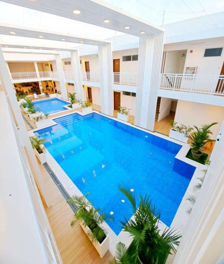 Hotel Swimming Pool